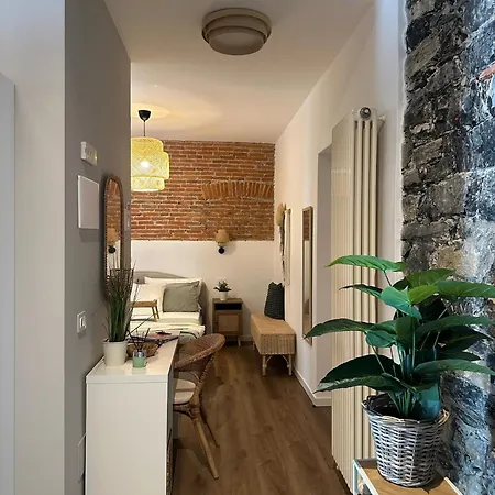 Urban Chic White Apartament Como